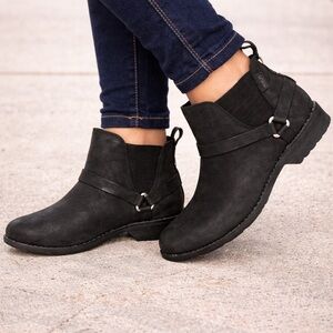 Teva De La Vina Black Suede Booties Waterproof Comfort 6.5